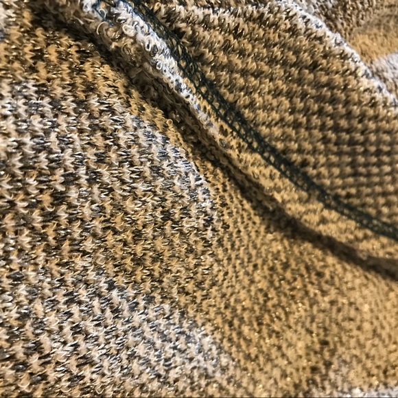 Vneck super soft knit sweater.  Fall colors - Picture 11 of 12